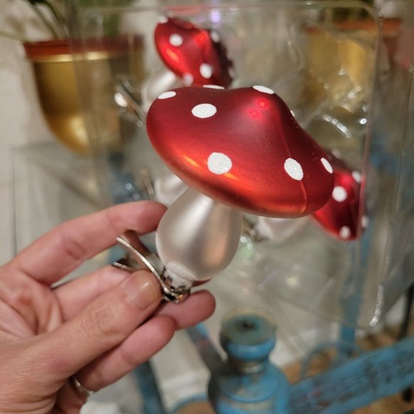4x Red Mushroom Vintage Retro Glass Blown Toadstool clip-on Christmas Ornaments - Picture 2 of 4
